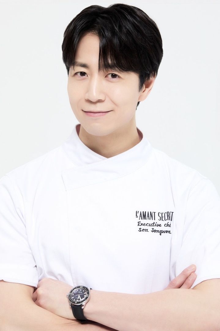 스타 셰프 손종원, 프로야구 개막전 시구로 팬들과의 특별한 만남