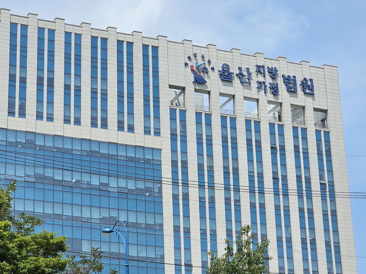 "왜 전화 안받아?" 여자친구 승용차 파손한 40대 벌금형