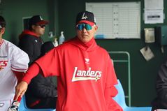 SSG 이숭용 감독, 최지훈 느슨한 수비에 일침…"안일한 행동 나와선 안돼"