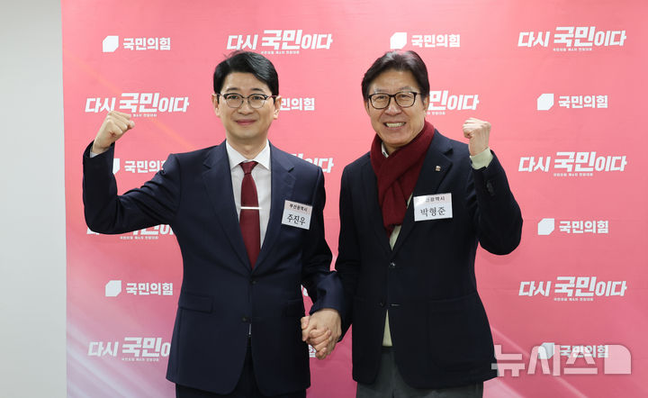 국힘 박형준·주진우, 3시간 차 '캠프 개소식'…경선 신경전