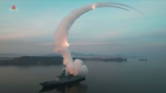 北, SRBM에 '집속탄' 장착 시험발사…'축구장 10개 초토화' 주장(종합)