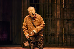 아흔의 신구, 웃음 속 욕망을 비추다…연극 '불란서 금고'[객석에서]