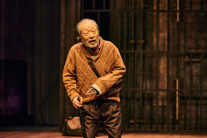 아흔의 신구, 웃음 속 욕망을 비추다…연극 '불란서 금고'[객석에서]