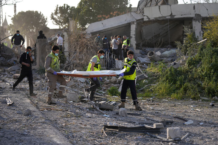 구조대의 시신 수습 장면