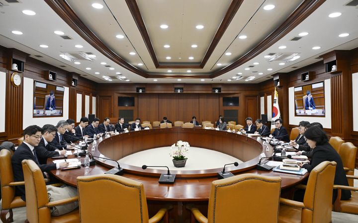 반도체 호황에 초과세수 15조~20조 전망…빚 갚는데엔 안 쓰나[세쓸통]