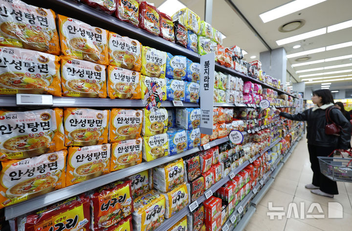 공정위, 농심·삼양·오뚜기·팔도 현장조사…라면값 담합 의혹