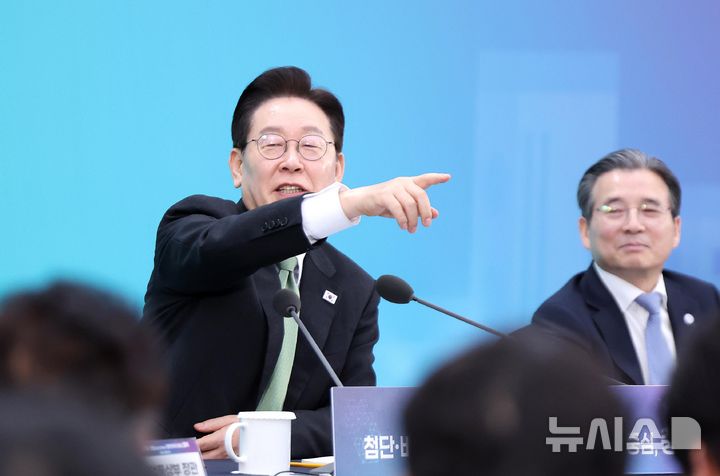 이 대통령 "2차 공공기관 이전, 흩뿌리듯 분산 안돼…가급적 집중"