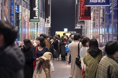 1시간 대기에 오픈런까지'…DDP '울트라백화점 서울' 5월10일까지 연장