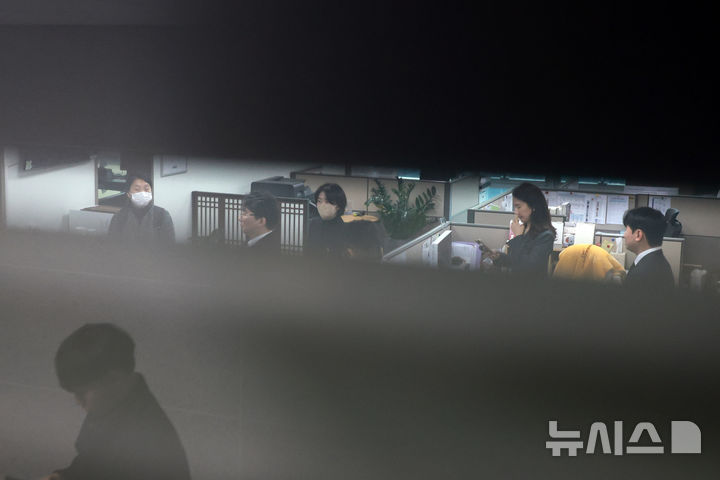 2차 종합특검, '관저 이전 특혜 의혹' 윤한홍 국힘 의원 압수수색 [뉴시스Pic]