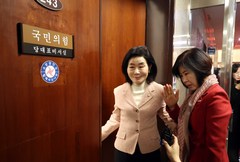 장동혁 대표 면담하러 들어가는 부산지역 국힘 의원들