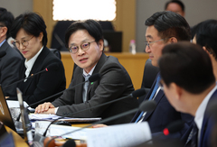 산업장관 "석유 90만 배럴 北반출설 '가짜뉴스'…형사고발 등 엄정 대처"