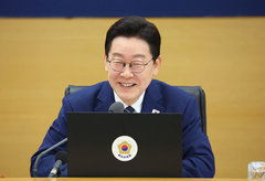 발언하며 환하게 웃는 이재명 대통령