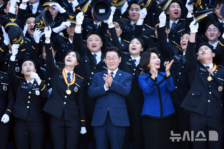 이재명 대통령, 신임경찰 합동임용식 참석 '첫 출발 격려' [뉴시스Pic]