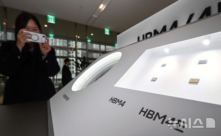 메모리 업계, '칩 장기계약' 전환 나선다…"다운턴 충격 줄일까"