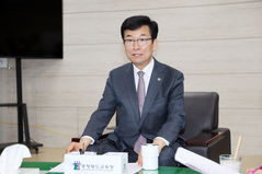 [6·3충북]윤건영 교육감 재선 채비, 총괄선대위원장 이중용 