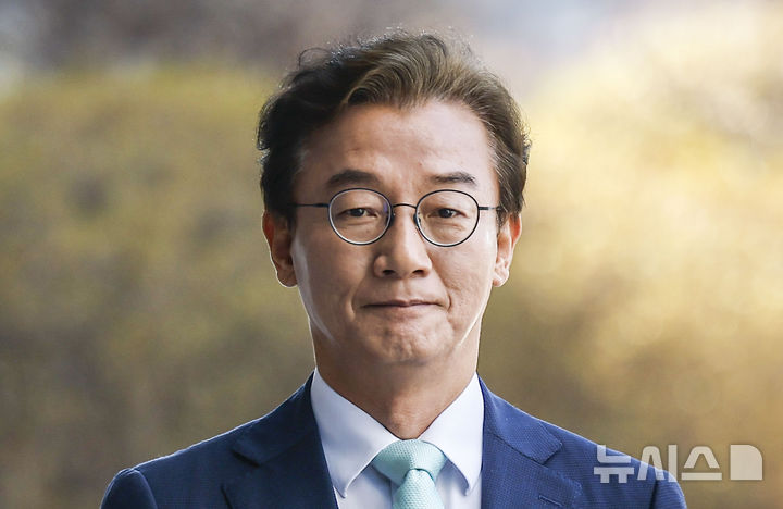 '통일교 금품' 전재수 18시간 조사…"모든 의혹 설명"