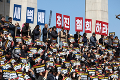 "대형마트 규제완화, 소상공인 사지 내모는 처방"