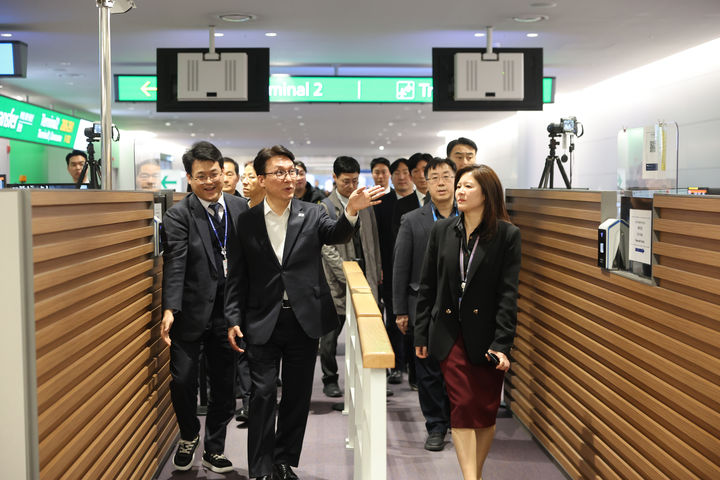 김 총리, 귀국 직후 'BTS 공연' 관련 공항 현장점검…"위해요인 철저 대비" [BTS 컴백]