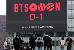 "무대만 봐도 설렌다"…공연 하루 전 광화문은 이미 축제장[BTS 컴백]