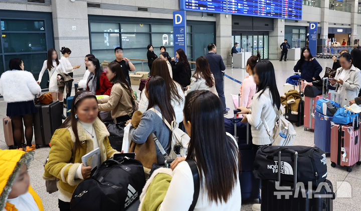 '아미' 맞을 대비 분주…법무부, 인천공항 긴급 점검[BTS 컴백]