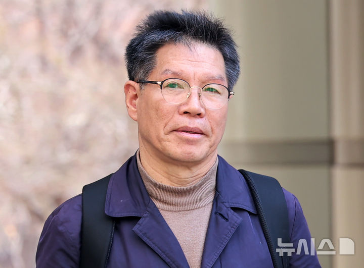 '일본군 위안부 피해자 모욕' 김병헌, 침묵한 채 영장심사 출석 [뉴시스Pic]