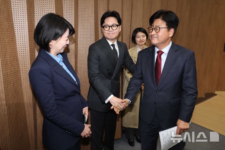 배현진 이어 김종혁 징계도 효력 정지… 한동훈 "당 정상화 시켜야" [뉴시스Pic]
