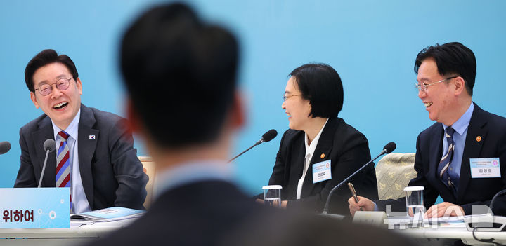 이재명 대통령, 중소기업 현장 의견 청취 간담회 주재 [뉴시스Pic]