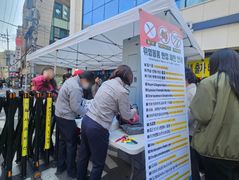 무정차·검문에도 차분…지구촌 아미들 혼잡 속 '빛난 질서 의식'[BTS 컴백]