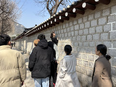 "거기 올라가면 안 됩니다"… 궁궐 지키는 긴 하루 [BTS 컴백]