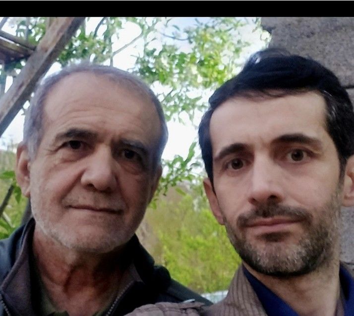 이란 대통령 아들 “아버지 임기 2년 빨리 끝나 정상적인 삶으로 돌아가기를”