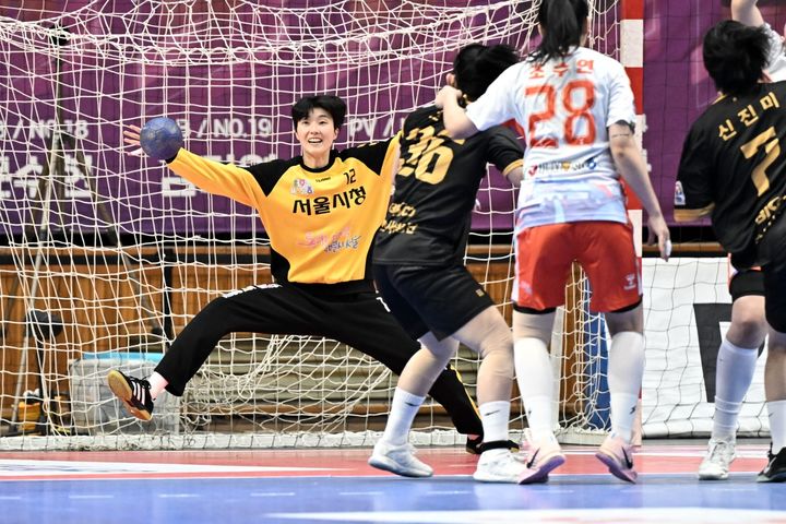 여자 핸드볼 서울시청과 일본 여자 축구, 각각의 리그에서 눈부신 성과