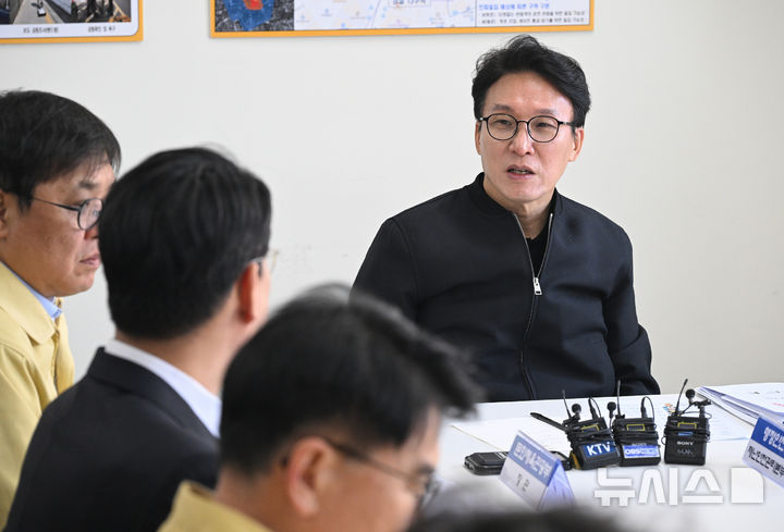 국무총리, BTS 공연 현장 점검…“국가지원 행사, 국민 불편 감수 인식해야” [뉴시스Pic]