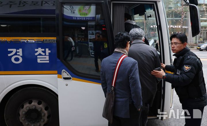 BTS 공연 도심 통제, "경찰버스로 결혼식 참석" [뉴시스Pic]
