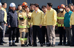 이 대통령, 화재 현장 둘러보고 "다 녹았다"…유가족 요청 수첩에 메모도(종합2보)