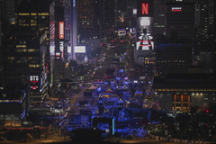 서울 K-팝 박동으로 숨쉬다…방탄소년단, 광화문에 새긴 보랏빛 맥동 [BTS 컴백] 