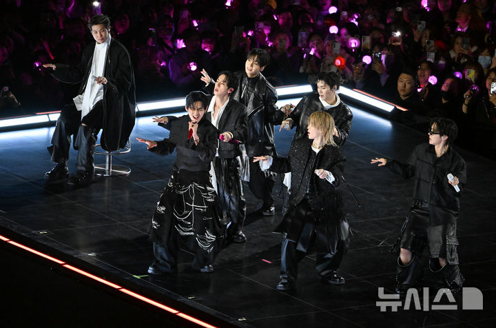 BTS 생중계 재미 본 넷플, 라이브 더 늘린다