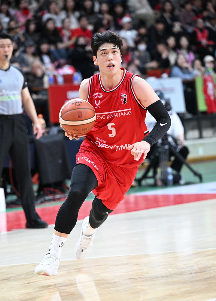 [오늘의 뉴스종합] 프로농구 정관장 단독 2위, 인천 유나이티드 첫 승, 롯데 자이언츠 홈런쇼 등 주요 스포츠 소식