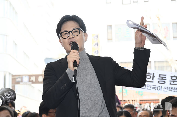 한동훈, '장동혁 방미'에 "미국에 지선 표 있나…선거 포기한 건가"