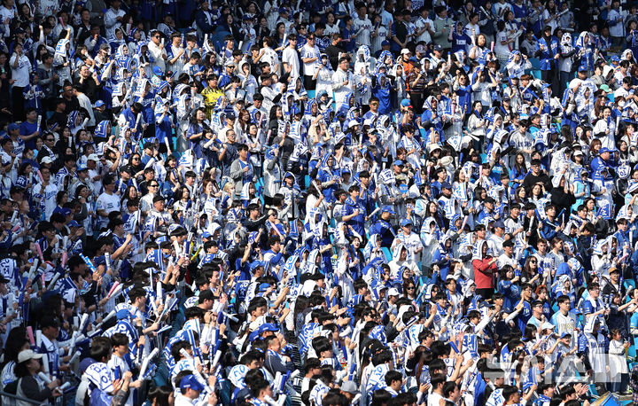 프로야구 개막과 베테랑 선수들의 대기록, 타이거 우즈의 사고 소식