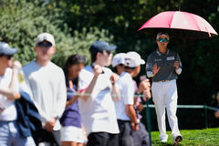 갤러리에 인사하는 김효주