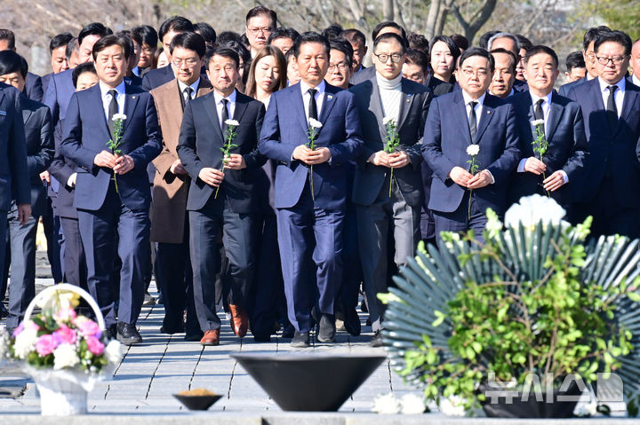정청래 "노무현 전 대통령에 보고… 검찰청 이제 역사 속으로 사라져" [뉴시스Pic]