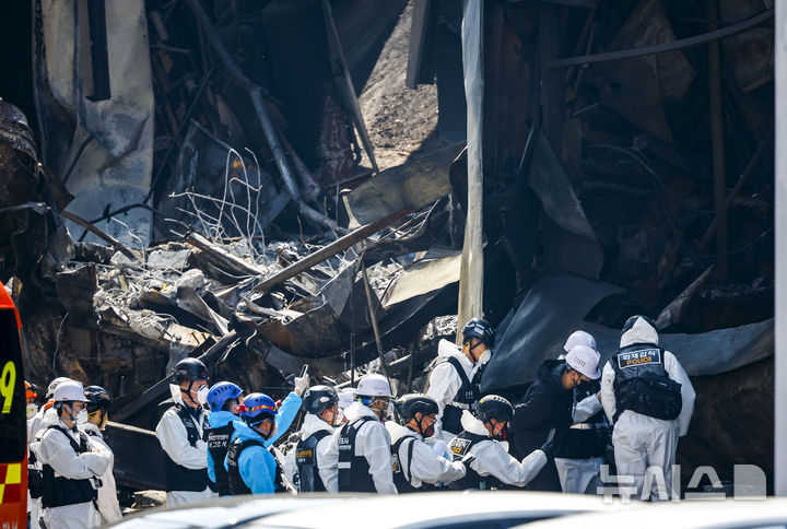 경찰·소방, 대전 안전공업 공장 화재 합동감식 [뉴시스Pic]