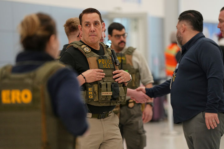 트럼프 행정부, 美 주요 공항에 ICE 요원 투입 [뉴시스Pic]