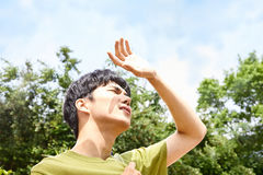 '찬란한 봄햇살' 눈 건강엔 치명적…"선글라스 챙기세요"