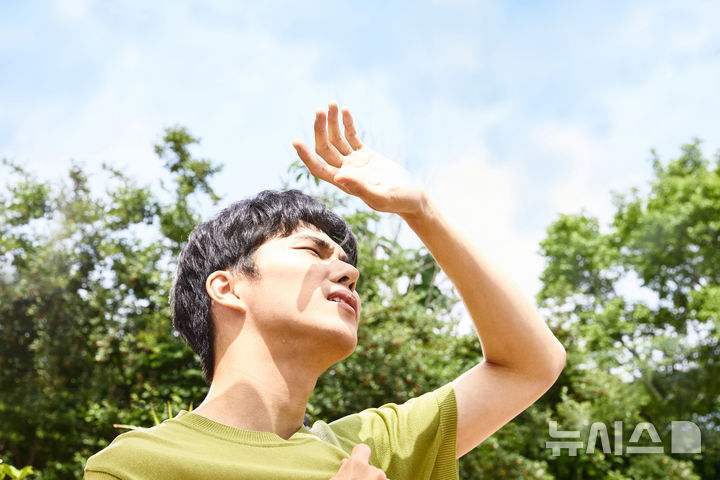 '찬란한 봄햇살' 눈 건강엔 치명적…"선글라스 챙기세요"