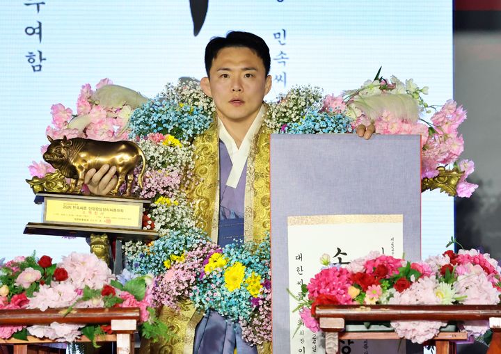 스포츠 대회에서의 기념비적 성과와 관중 기록 경신