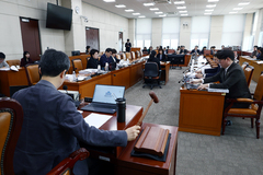 '5월1일, 노동절 공휴일' 법안 국회 행안위 소위 통과…"올해 모든 노동자 쉴 수 있도록"