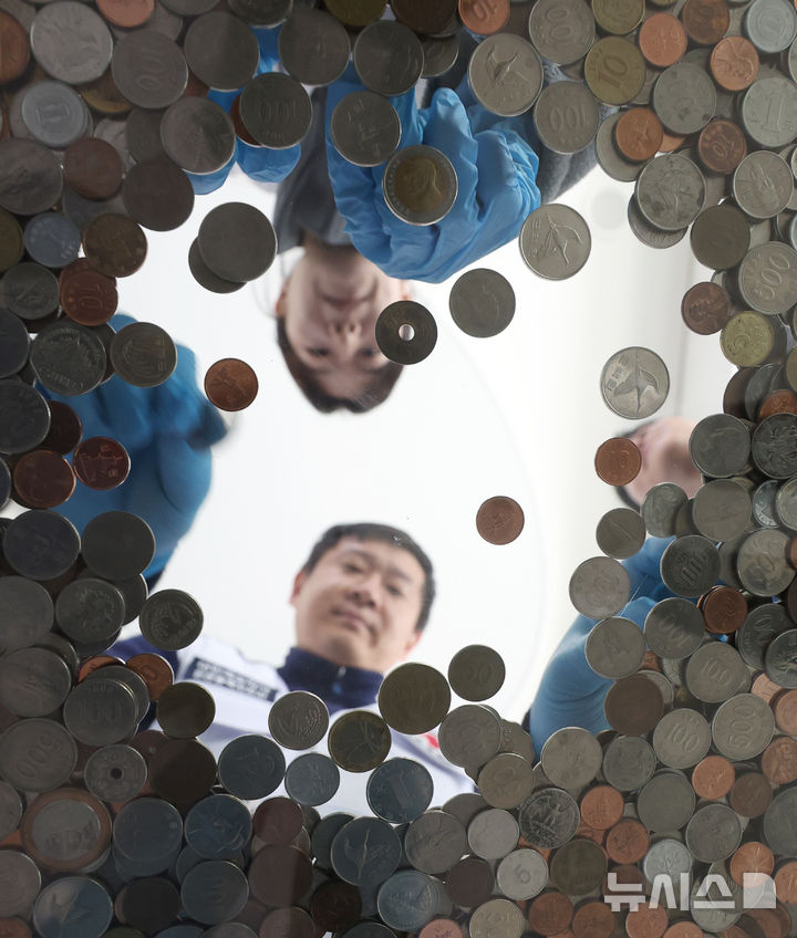 여행객들의 동전 모이면 구호기금으로 [뉴시스Pic]