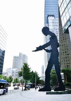 ‘해머링 맨’ 세화미술관, 직장인 위한 체험·힐링 전시…솜사탕 퍼포먼스도