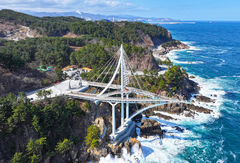 삼척 해상 스카이워크, 77m 상공서 즐기는 '동해의 비경'